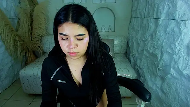 Snapshot of ambarina_r chatting on 10-25-25, 03:25 ambarina r online show from 10-25-25, 03:25