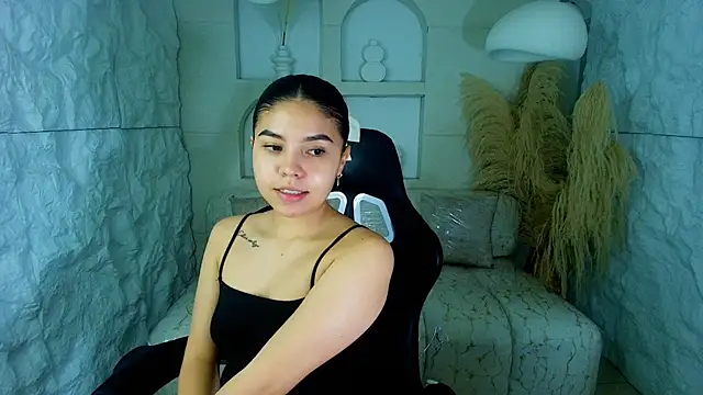 Snapshot of ambarina_r chatting on 11-09-25, 12:36 ambarina r online show from 11-09-25, 12:36