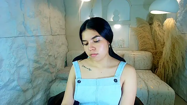 Snapshot of ambarina_r chatting on 11-18-25, 03:23 ambarina r online show from 11-18-25, 03:23