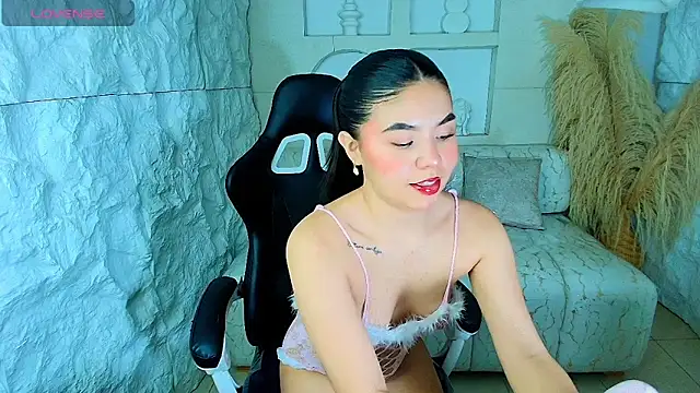 Snapshot of ambarina_r chatting on 11-30-25, 03:21 ambarina r online show from 11-30-25, 03:21