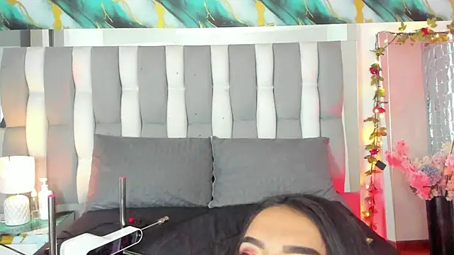 IsaDiiaz online show from 12-22-25, 03:47