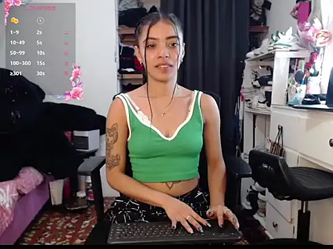 Snapshot of pocahot222 chatting on 10-11-25, 12:10 pocahot222 online show from 10-11-25, 12:10