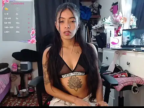 Snapshot of pocahot222 chatting on 10-12-25, 04:11 pocahot222 online show from 10-12-25, 04:11