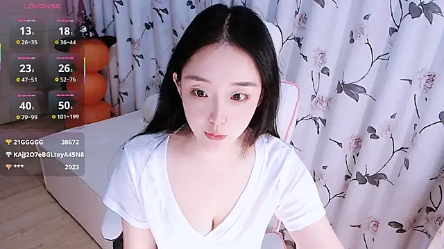 Niannian- online show from 11-07-25, 05:24