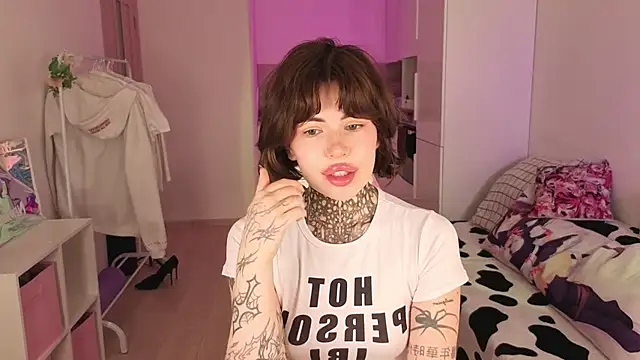 Snapshot of Eva_Sonic chatting on 05-10-26, 03:12 Eva Sonic online show from 05-10-26, 03:12