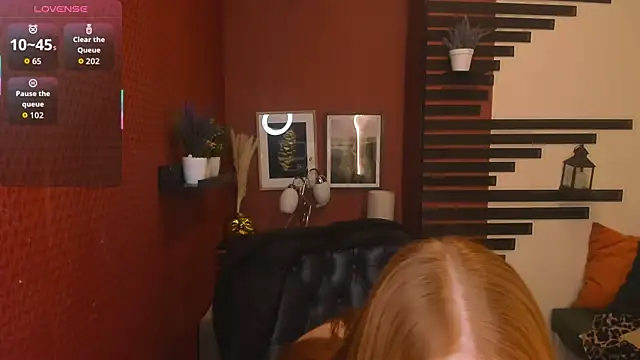 Snapshot of ChloeValentinee chatting on 11-18-25, 01:04 ChloeValentinee online show from 11-18-25, 01:04