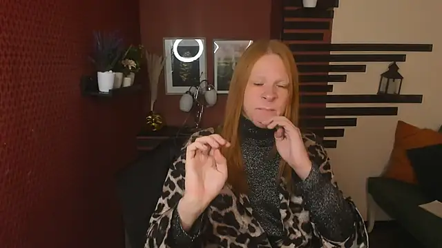 Snapshot of ChloeValentinee chatting on 11-20-25, 01:00 ChloeValentinee online show from 11-20-25, 01:00