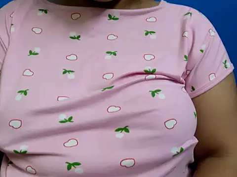 Snapshot of tamilqueenbaby chatting on 10-19-25, 01:45 tamilqueenbaby online show from 10-19-25, 01:45