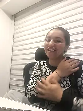 Snapshot of Alisson_Stonee chatting on 02-01-26, 06:06 Alisson Stonee online show from 02-01-26, 06:06