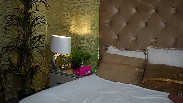 Snapshot of TiffanyTaboo chatting on 09-24-25, 07:28 TiffanyTaboo online show from 09-24-25, 07:28