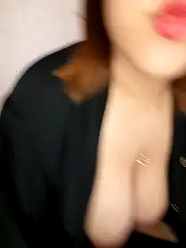 Snapshot of Ziina chatting on 10-26-25, 12:22 Ziina online show from 10-26-25, 12:22