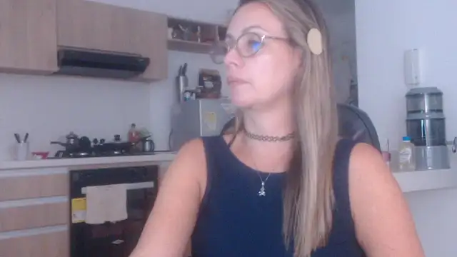 LovePaula online show from 10-23-25, 11:03