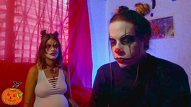 Snapshot of Couple_Moth666 chatting on 10-31-25, 08:54 Couple Moth666 online show from 10-31-25, 08:54