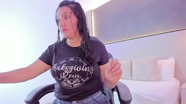 zoee zi online show from 11-06-25, 07:04