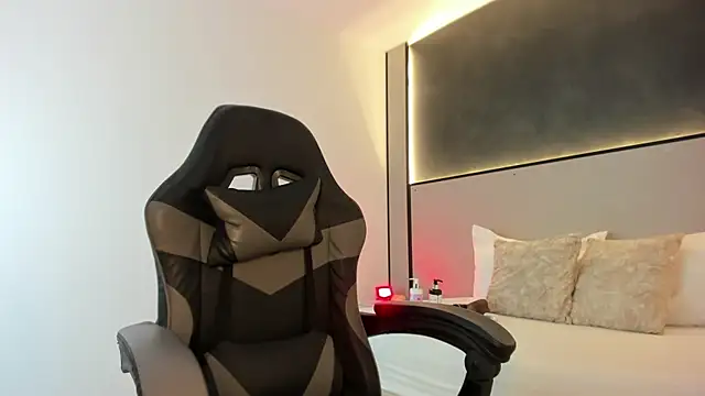 zoee zi online show from 11-19-25, 07:03