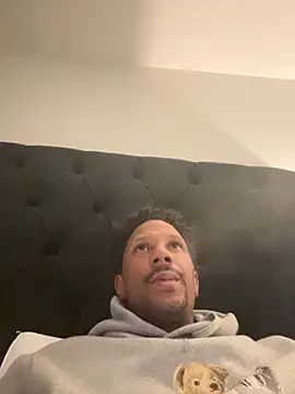 Snapshot of smuckle899 chatting on 09-30-25, 05:45 smuckle899 online show from 09-30-25, 05:45