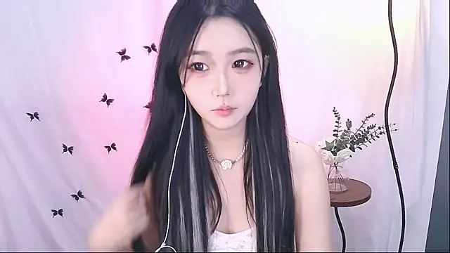 Snapshot of Miao-Maimiao chatting on 12-03-25, 12:58 Miao-Maimiao online show from 12-03-25, 12:58