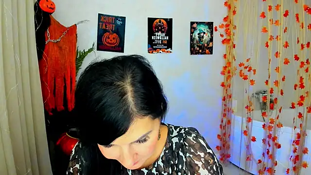 Moon Veloure1 online show from 10-26-25, 12:00