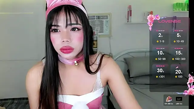 Snapshot of Lovely_naughtyLeii chatting on 02-22-26, 08:02 Lovely naughtyLeii online show from 02-22-26, 08:02