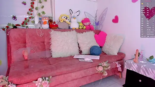 Snapshot of SophieLAmour chatting on 10-10-25, 02:10 SophieLAmour online show from 10-10-25, 02:10