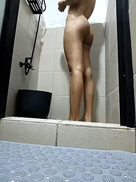 Snapshot of m011325 chatting on 10-25-25, 06:02 m011325 online show from 10-25-25, 06:02