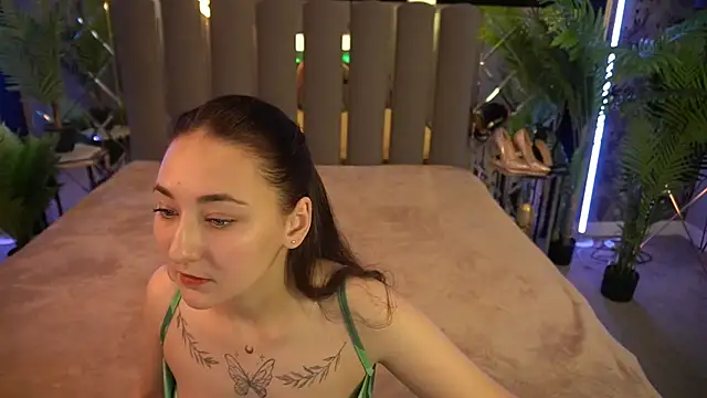 Snapshot of SashaDuvalle chatting on 10-04-25, 07:06 SashaDuvalle online show from 10-04-25, 07:06