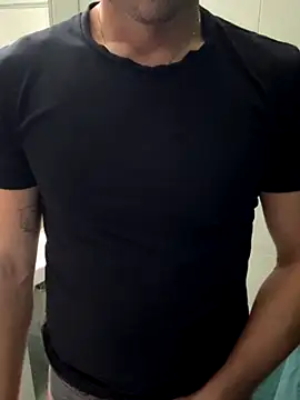 Snapshot of giovan2020 chatting on 10-29-25, 01:46 giovan2020 online show from 10-29-25, 01:46