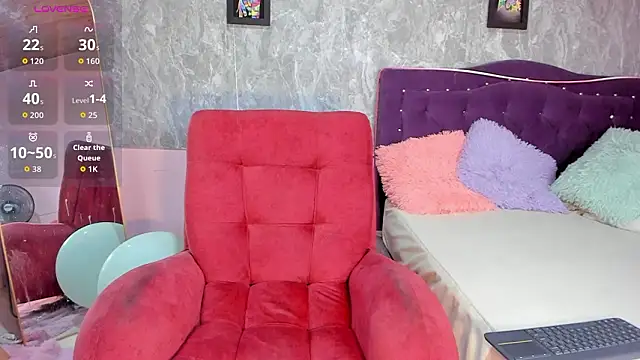 Lauren smiles online show from 03-15-26, 08:15