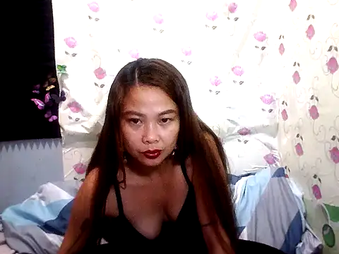 Snapshot of SweetRosie2025 chatting on 10-18-25, 05:43 SweetRosie2025 online show from 10-18-25, 05:43