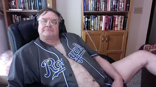 Snapshot of Vinyl22@xh chatting on 06-03-26, 06:57 Vinyl22xh online show from 06-03-26, 06:57