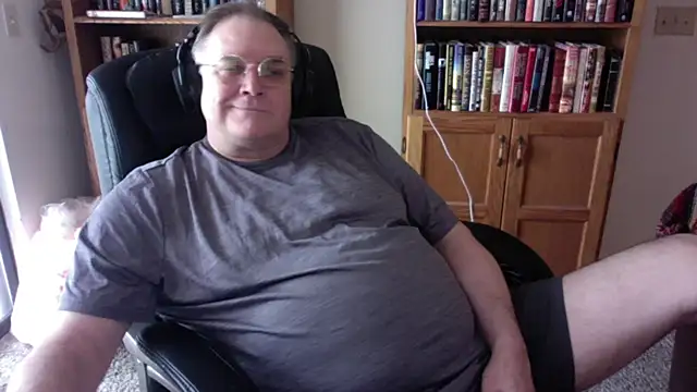 Snapshot of Vinyl22@xh chatting on 06-04-26, 08:59 Vinyl22xh online show from 06-04-26, 08:59