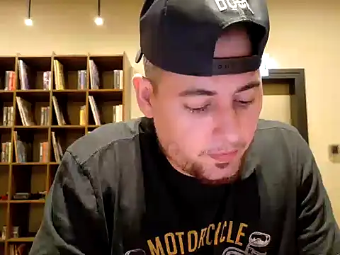 Snapshot of maximus888A chatting on 09-24-25, 04:21 maximus888A online show from 09-24-25, 04:21