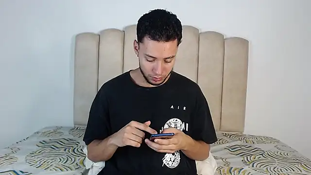 aroncooper1 online show from 01-08-26, 01:41