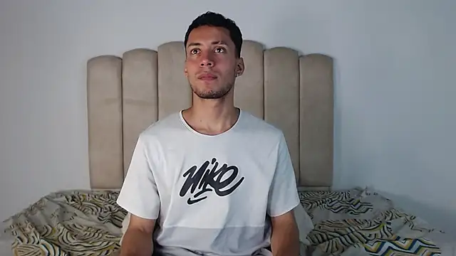 aroncooper1 online show from 03-06-26, 05:48