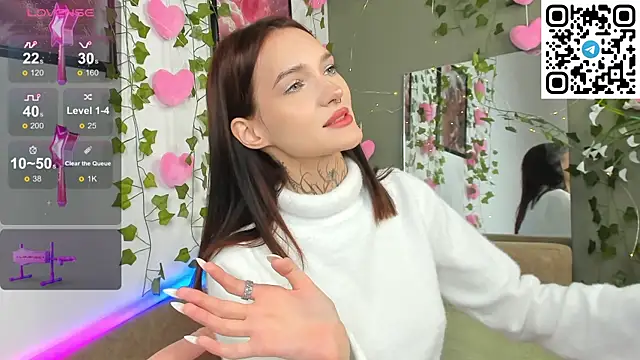 Snapshot of Selena_Lune chatting on 10-08-25, 01:03 Selena Lune online show from 10-08-25, 01:03