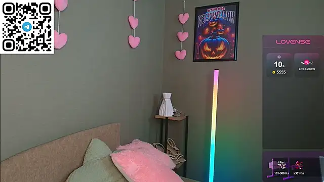 Snapshot of Selena_Lune chatting on 11-06-25, 02:34 Selena Lune online show from 11-06-25, 02:34