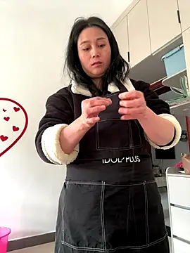 Snapshot of aoyo66 chatting on 12-15-25, 12:48 aoyo66 online show from 12-15-25, 12:48