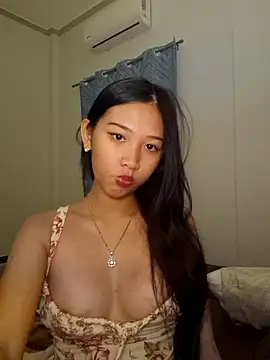 Snapshot of Bunny72772 chatting on 10-24-25, 04:47 Bunny72772 online show from 10-24-25, 04:47