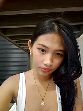 Snapshot of Bunny72772 chatting on 10-29-25, 03:25 Bunny72772 online show from 10-29-25, 03:25