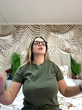 KellyHayden online show from 10-17-25, 10:29