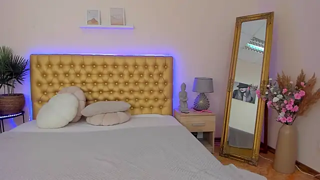 TrishaDarks online show from 03-06-26, 06:10