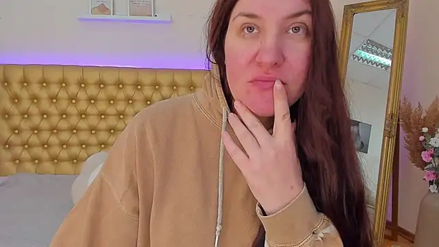 TrishaDarks online show from 04-27-26, 05:16