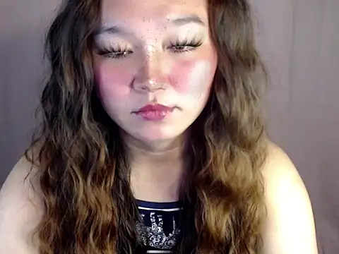 Snapshot of Eyes-on-me chatting on 11-03-25, 12:57 Eyes-on-me online show from 11-03-25, 12:57