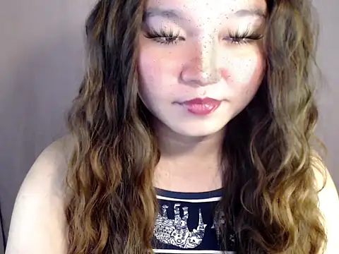 Snapshot of Eyes-on-me chatting on 11-05-25, 10:32 Eyes-on-me online show from 11-05-25, 10:32