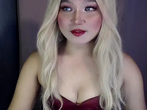 Snapshot of Eyes-on-me chatting on 03-08-26, 05:17 Eyes-on-me online show from 03-08-26, 05:17