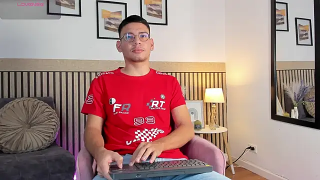 Snapshot of marcuswildx chatting on 09-24-25, 10:13 marcuswildx online show from 09-24-25, 10:13