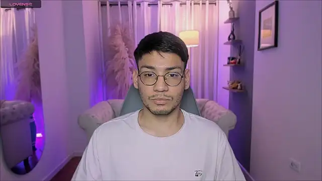 Snapshot of marcuswildx chatting on 12-16-25, 10:15 marcuswildx online show from 12-16-25, 10:15