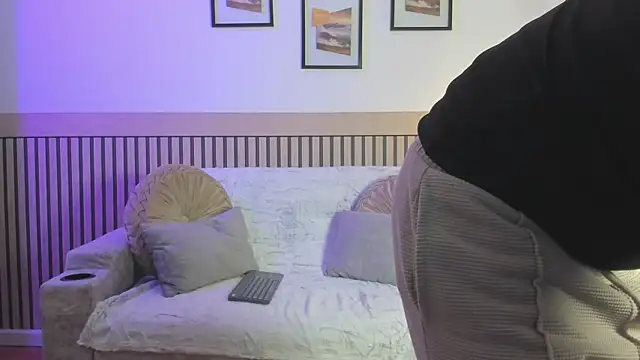 Snapshot of marcuswildx chatting on 12-17-25, 08:37 marcuswildx online show from 12-17-25, 08:37