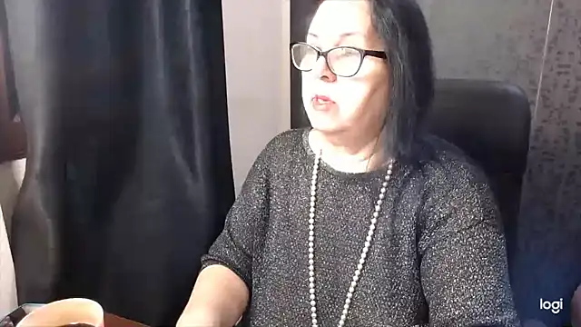 MissSanjanne online show from 11-18-25, 01:22