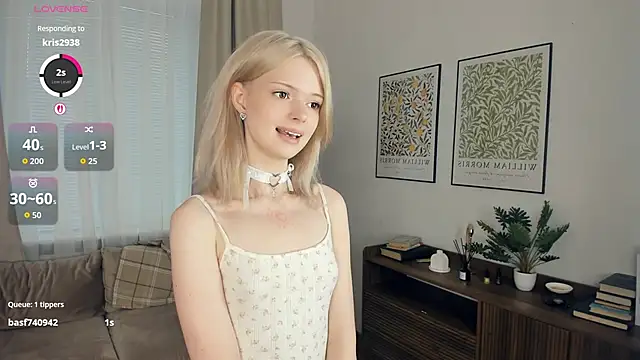 Snapshot of LaureMestler chatting on 10-19-25, 08:37 LaureMestler online show from 10-19-25, 08:37